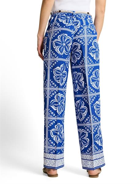 blue flower tile design