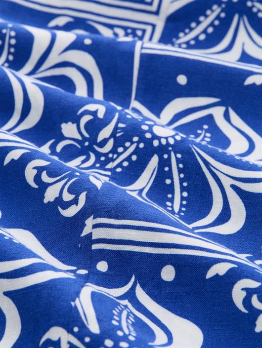 blue-flower-tile-design