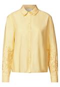 Bluse mit bestickten Ärmeln blend yellow