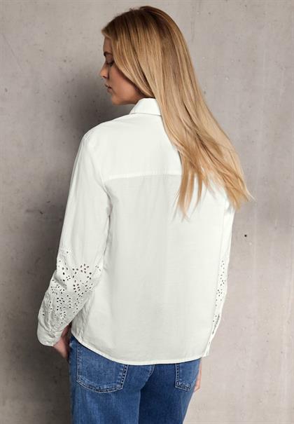 Bluse mit bestickten Ärmeln off white