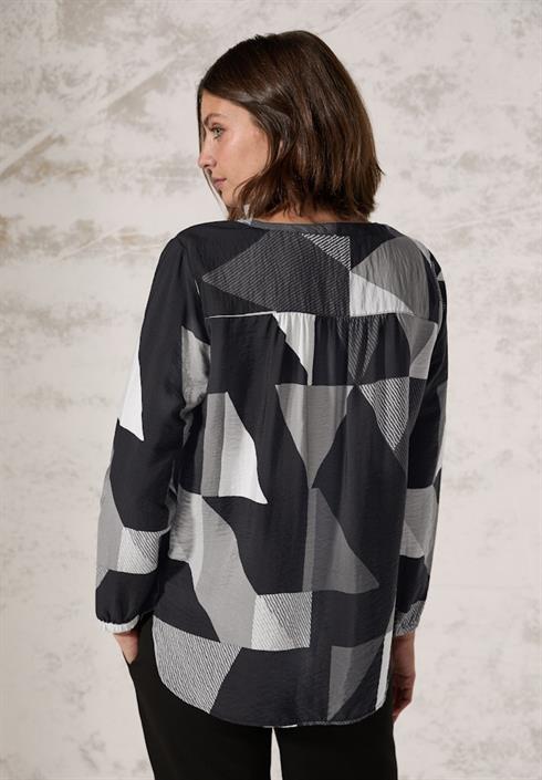 bluse-mit-grafischem-muster-black