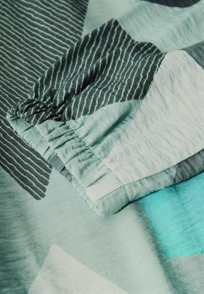 Bluse mit grafischem Muster glaced salvia green