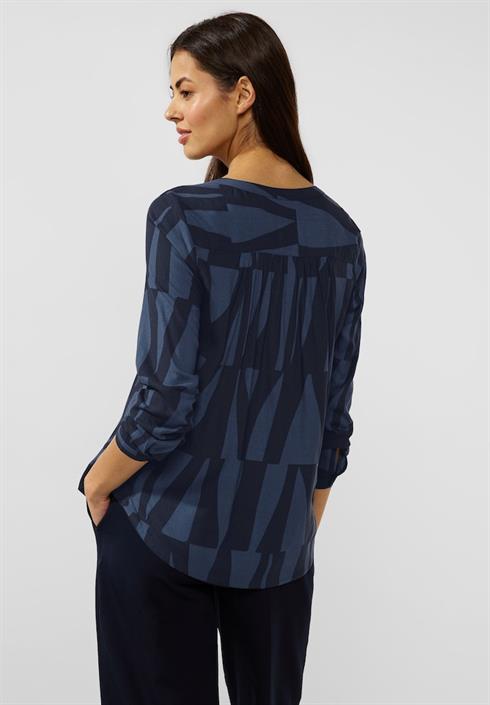 bluse-mit-grafischem-print-deep-blue