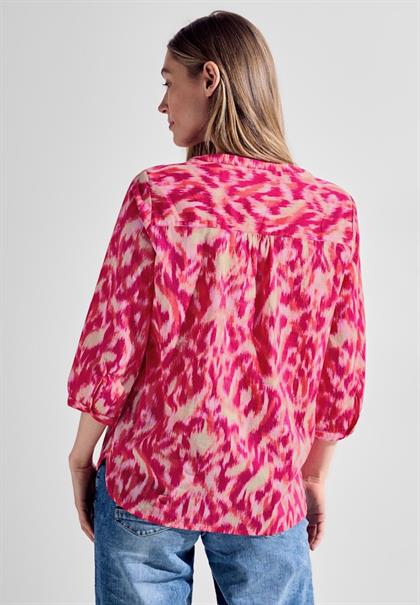 Bluse mit modernem Print pink sorbet