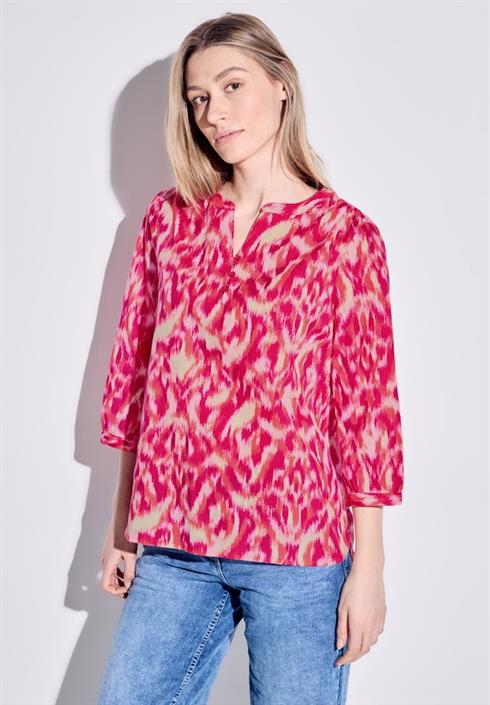 bluse-mit-modernem-print-pink-sorbet
