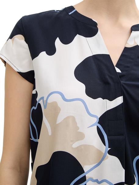 Bluse mit Muster big floral shapes design