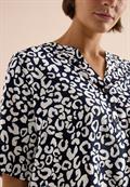 Bluse mit Split Neck und mit Leo-Muster urban dark blue