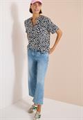 Bluse mit Split Neck und mit Leo-Muster urban dark blue