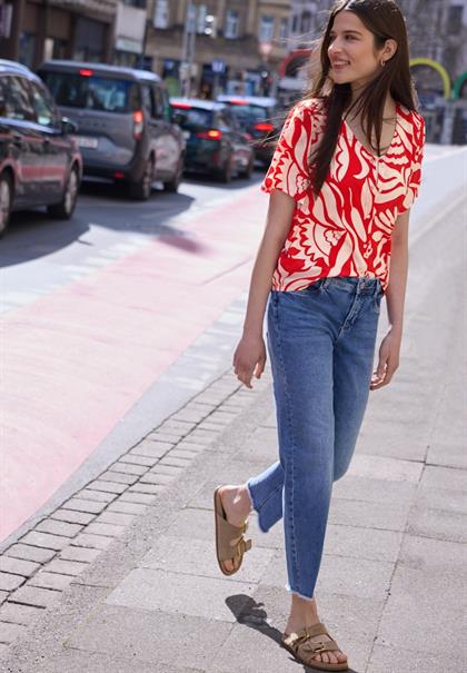Bluse mit V-Neck und floralem Muster chili red