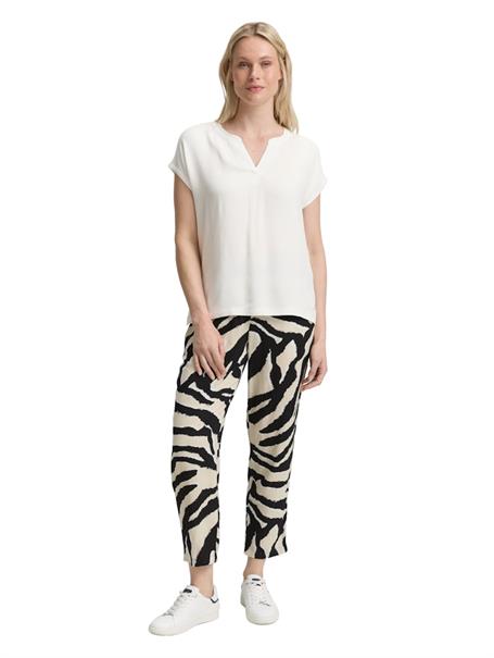 Blusenshirt im Material-Mix whisper white