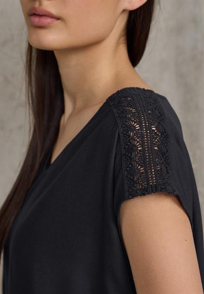Blusenshirt mit Spitze black