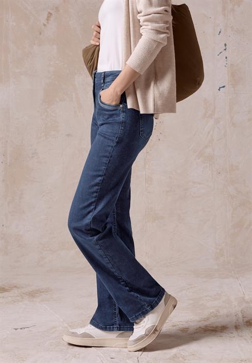 bootcut-jeans-dark-blue-wash