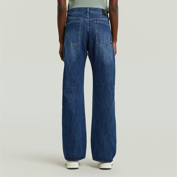 Bowey 3D Boyfriend Wmn worn in blue veil