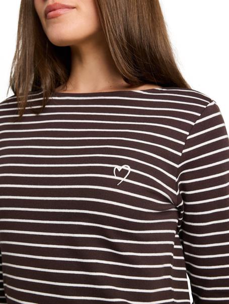 brown white stripe