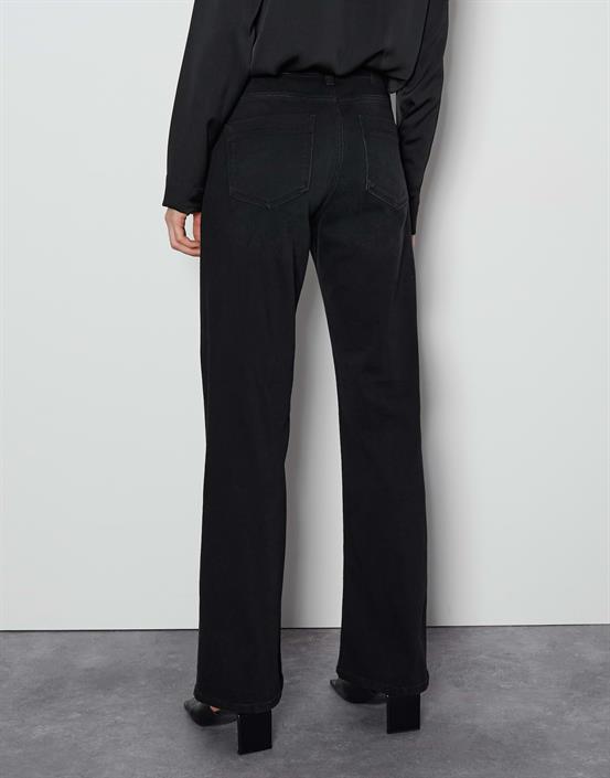 carie-line-dusty-black