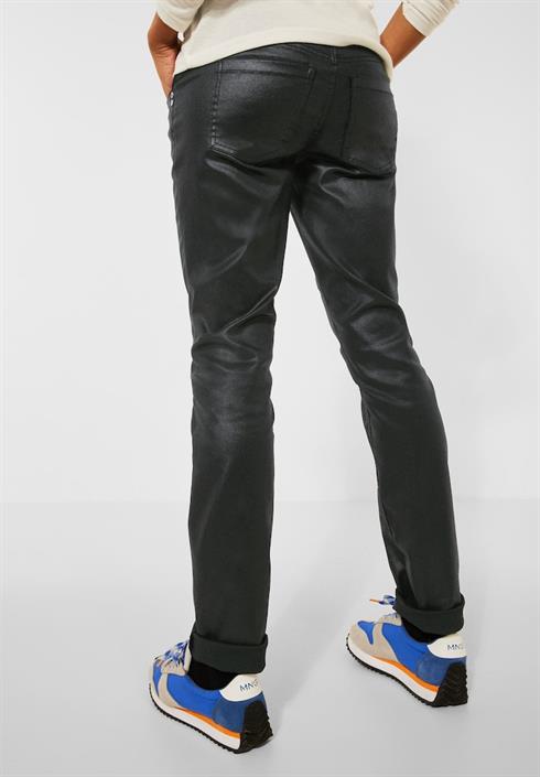 casual-fit-denim-mit-coating-sleek-black-coated