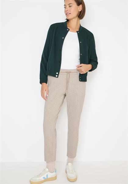 Casual Fit Hose creamy white