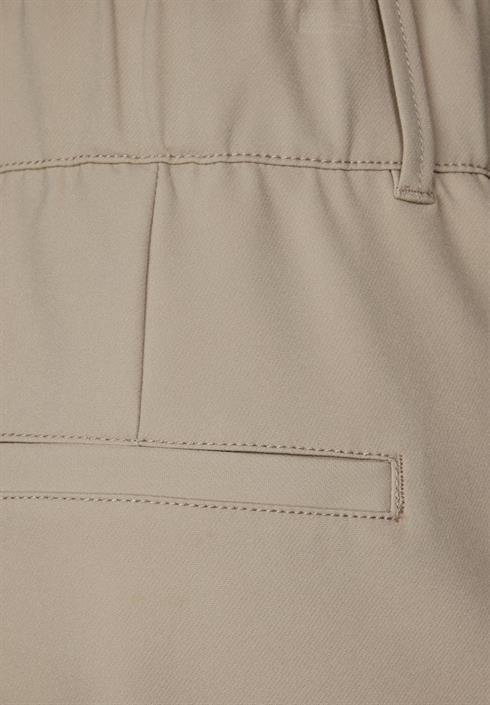casual-fit-hose-safari-beige