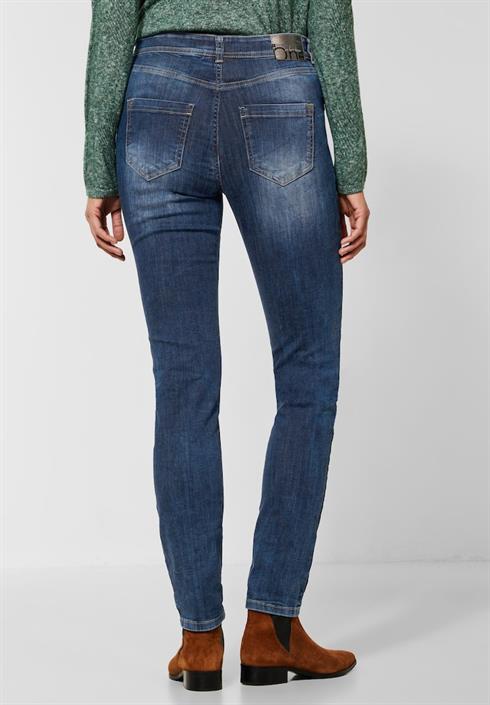 casual-fit-jeans-authentic-blue-wash