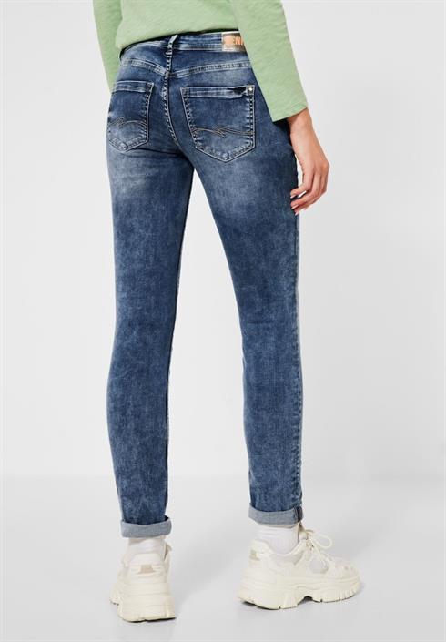 casual-fit-jeans-blue-indigo-washed