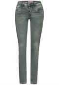 Casual Fit mit Slim Legs light bassy olive random wash
