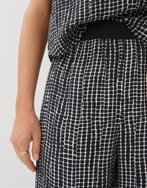 Cevil resort black