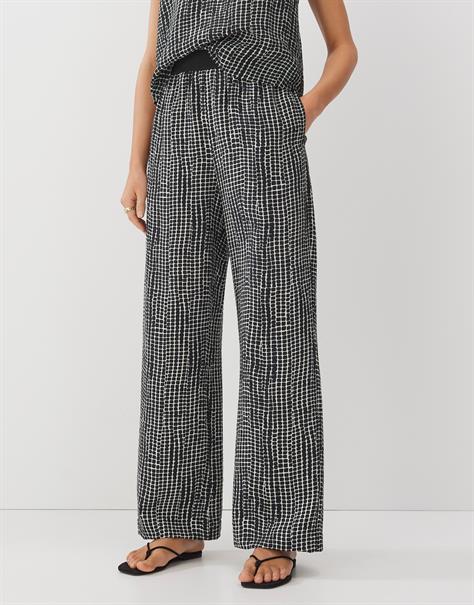 Cevil resort black