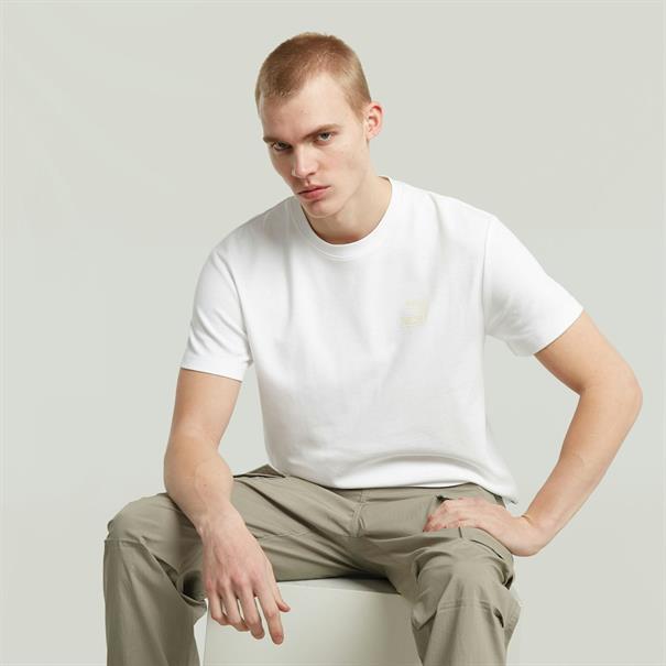 Chest logo r t white