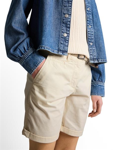 Chino Bermuda Shorts mit Gürtel dove white