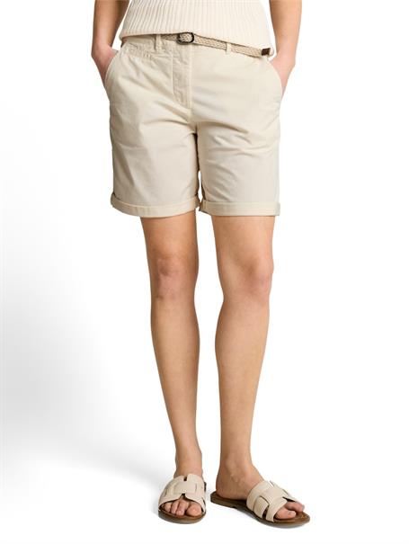 Chino Bermuda Shorts mit Gürtel dove white