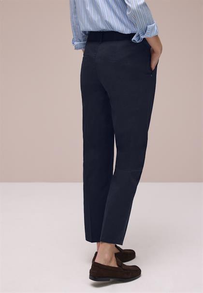 Chino im Casual Fit in softer Qualität deep blue