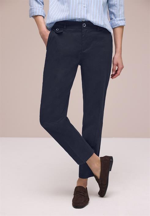 chino-im-casual-fit-in-softer-qualität-deep-blue