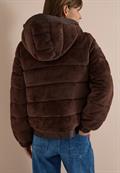 chocolate sauce brown