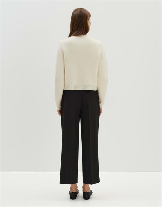 cisilia-sleek-black