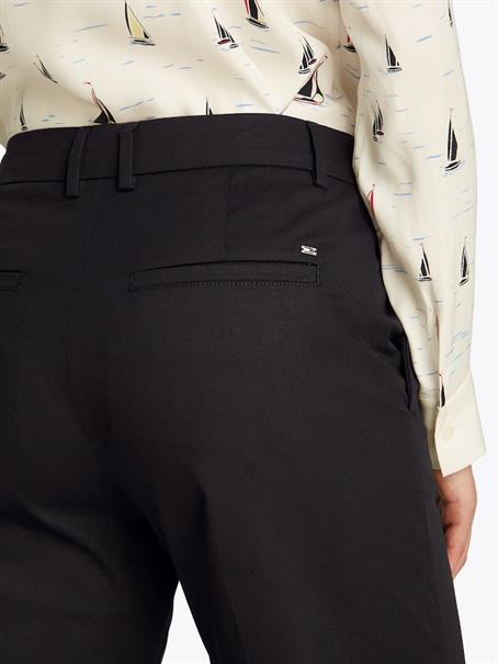 CO SLIM STRAIGHT CHINO black