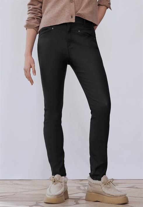 coated-slim-fit-hose-black