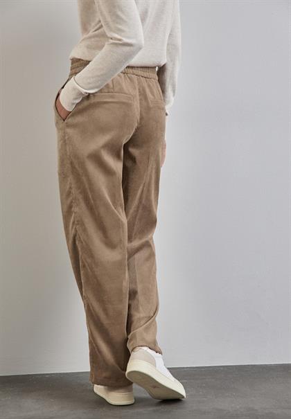Cordhose im Loose Fit rich mocha