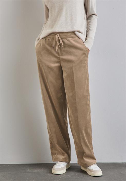 cordhose-im-loose-fit-rich-mocha
