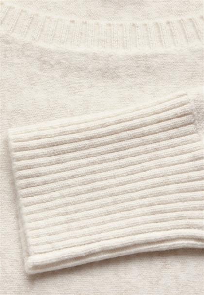 cream white melange