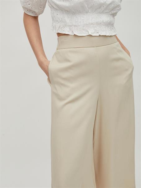 Cropped Fit Hose mit Hight Waist cement