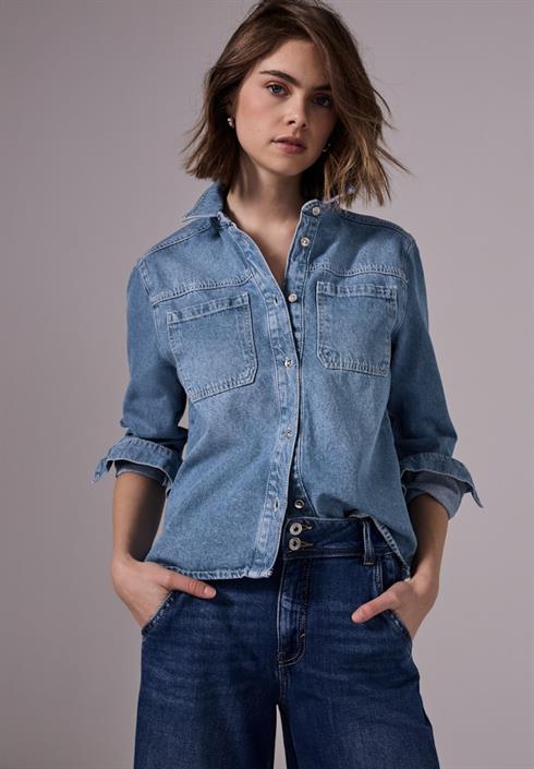 cropped-jeans-overshirt-light-blue-wash