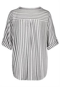 D77120AF11117D black-white