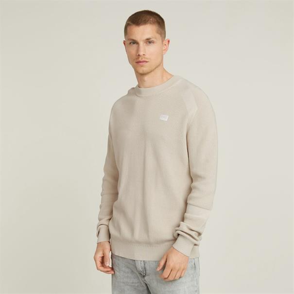 Detailed r knit whitebait