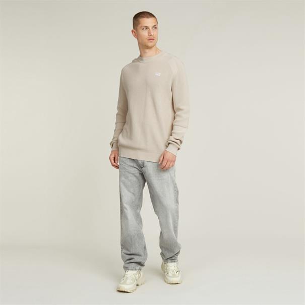 Detailed r knit whitebait