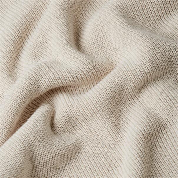 Detailed r knit whitebait