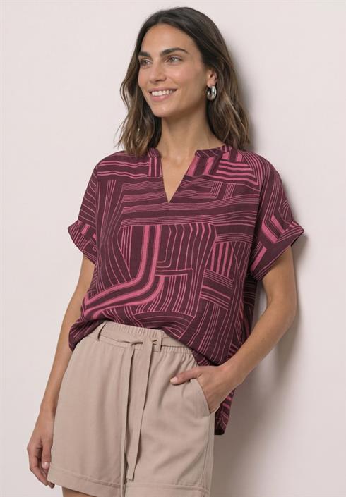 dropped-shoulder-shirt-mit-split-neck-blush-berry