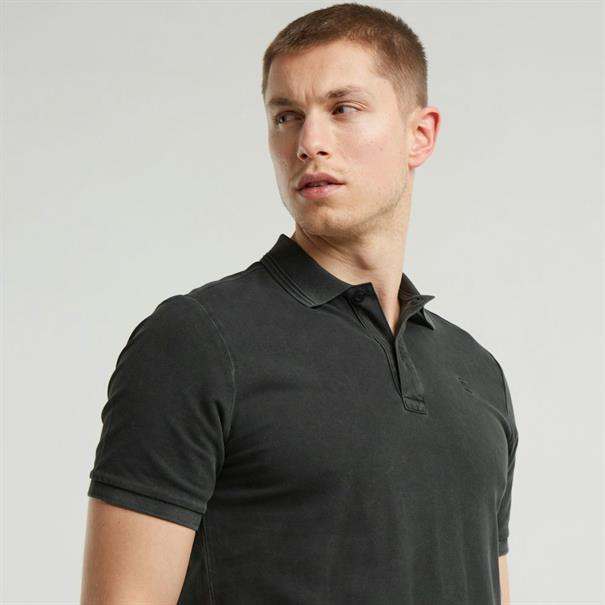 Dunda overdyed slim polo s\s dk black gd