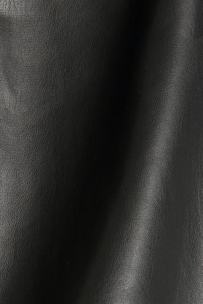 e001