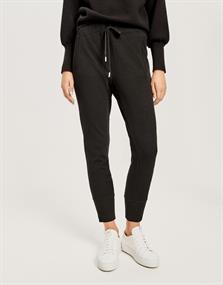 Edigna cozy black