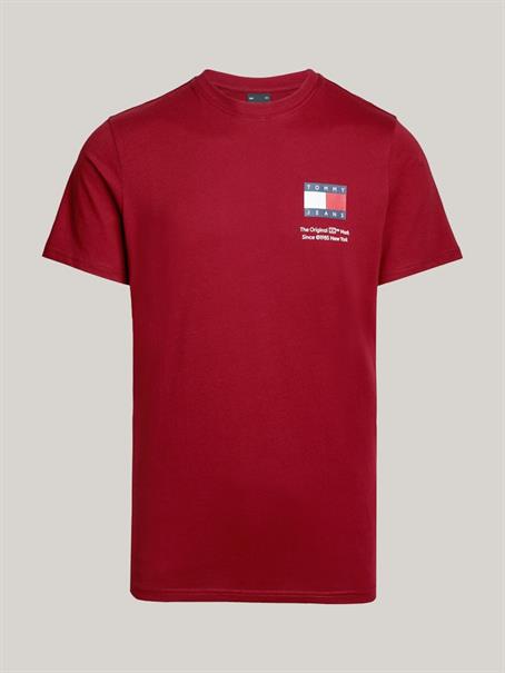 ESSENTIAL FLAG TEE EXT red carpet